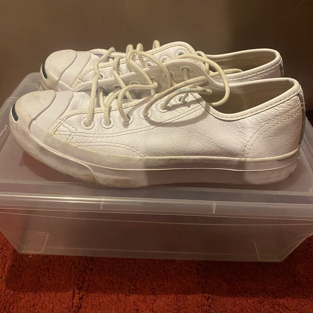 Women’s leather converse sneakers size 6.5